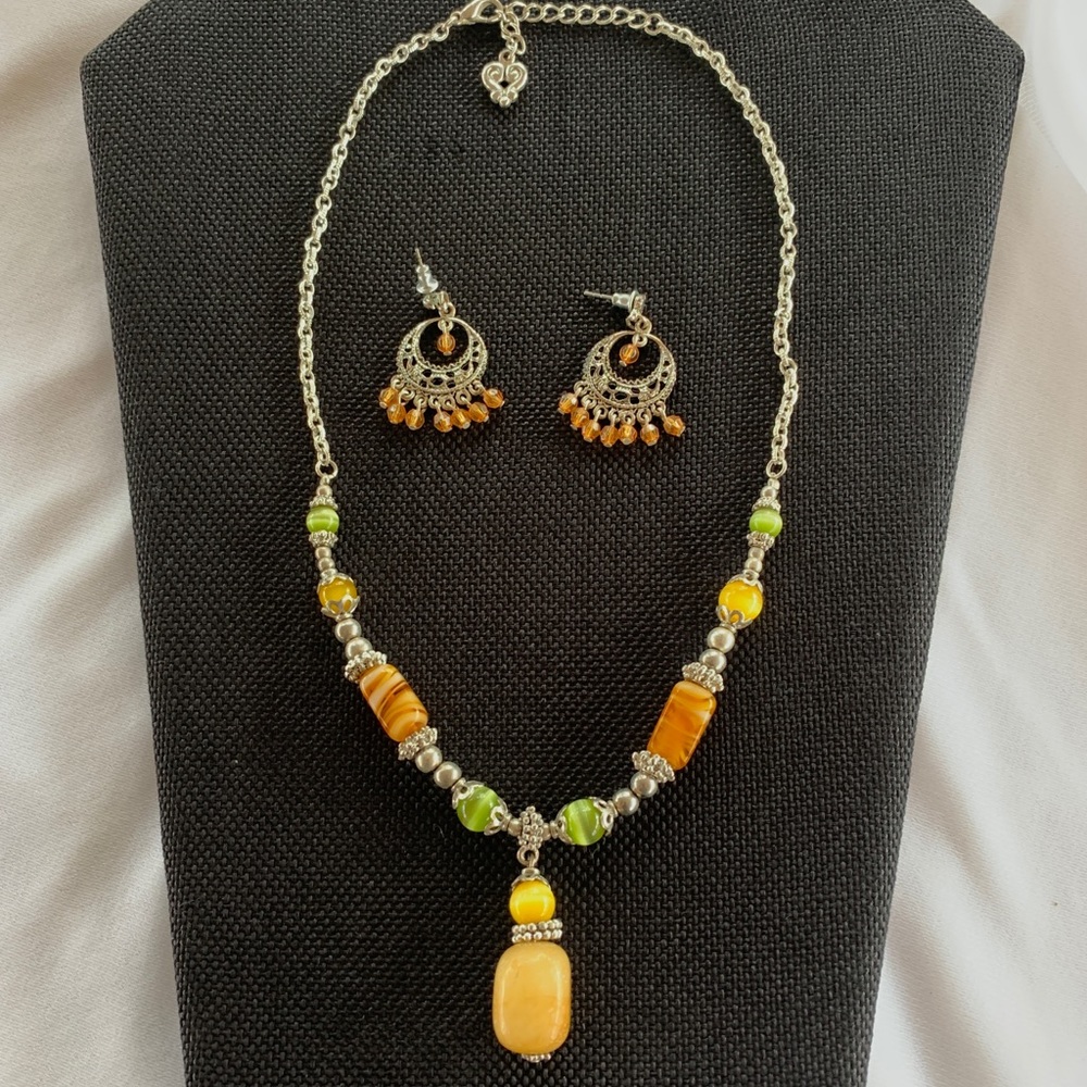 Stone beaded necklace/earring set